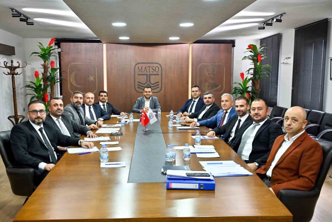 Önem Gök başkanlığındaki yönetim kurulunun mazbatasını almasının ardından ilk yönetim