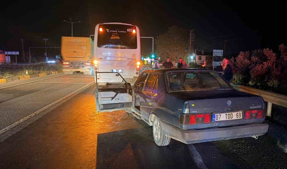 Antalya’nın Manavgat ilçesinde kırmızı ışıkta bekleyen otobüse çarpan otomobilin sürücüsü