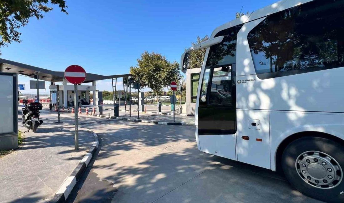 Manisa Büyükşehir Belediyesi Şehirler Arası Otobüs Terminali’nde bilet gişelerinin tahliyesine