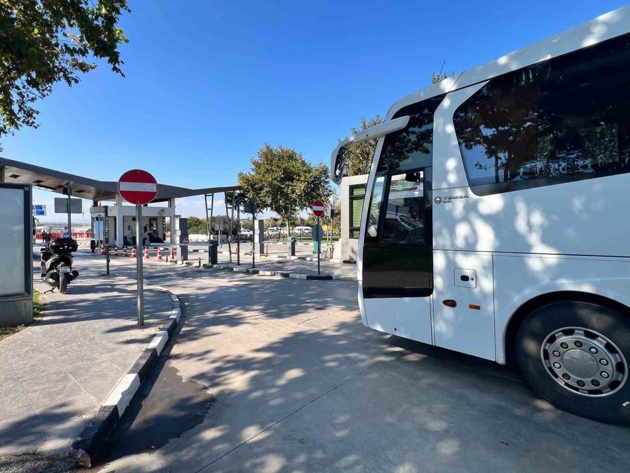 Manisa Büyükşehir Belediyesi Şehirler Arası Otobüs Terminali’nde bilet gişelerinin tahliyesine