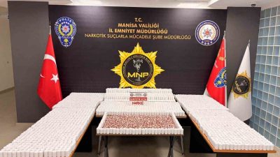 Manisa’da polis ekiplerince düzenlenen operasyonda bir araçta 225 bin 960
