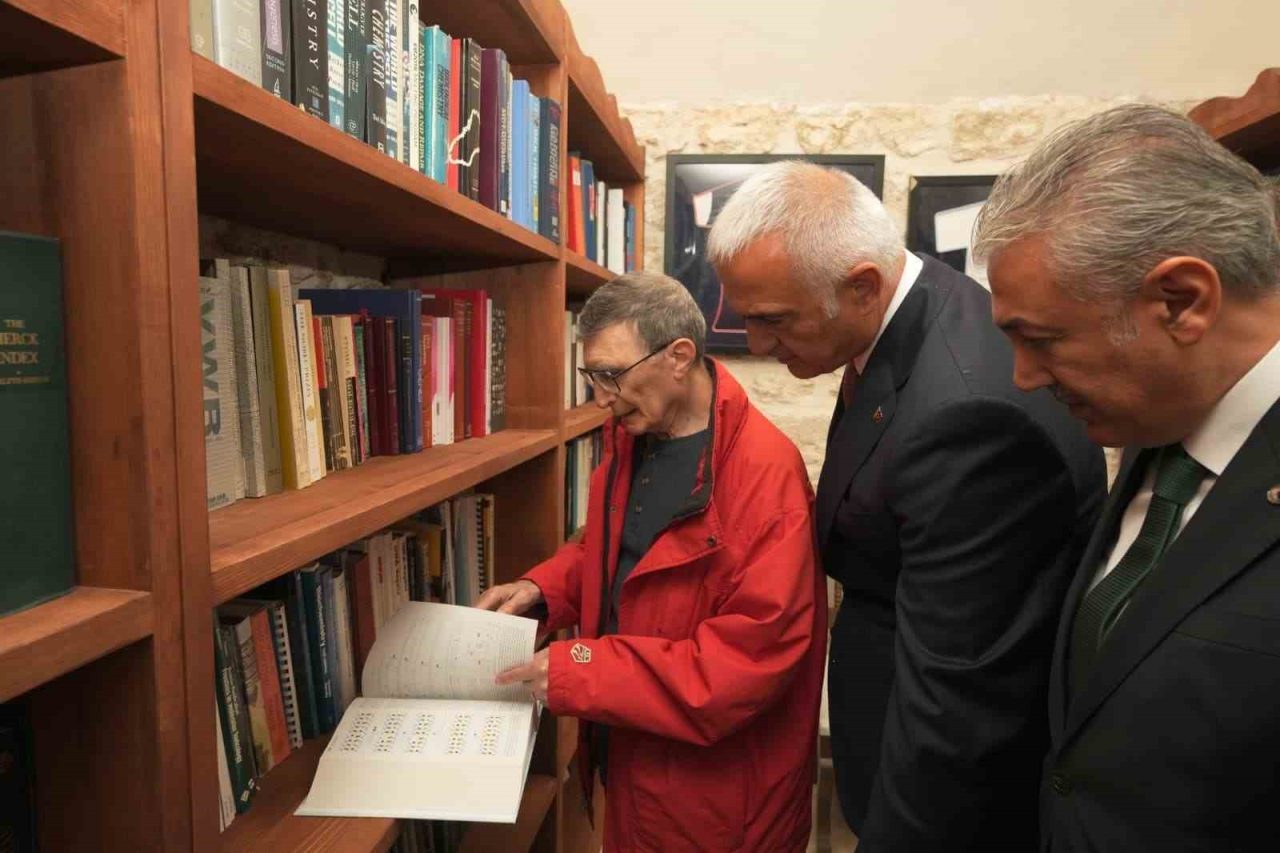Kültür ve Turizm Bakanı Mehmet Nuri Ersoy, Nobel ödüllü bilim