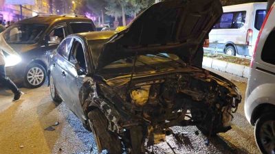 Mardin’in Kızıltepe ilçesinde meydana gelen zincirleme trafik kazasında 3 kişi
