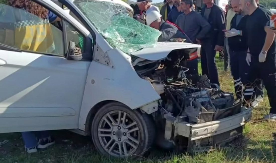 Mardin’in Mazıdağı ilçesinde hafif ticari araç ile minibüsün çarpıştığı trafik