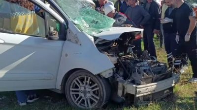 Mardin’in Mazıdağı ilçesinde hafif ticari araç ile minibüsün çarpıştığı trafik