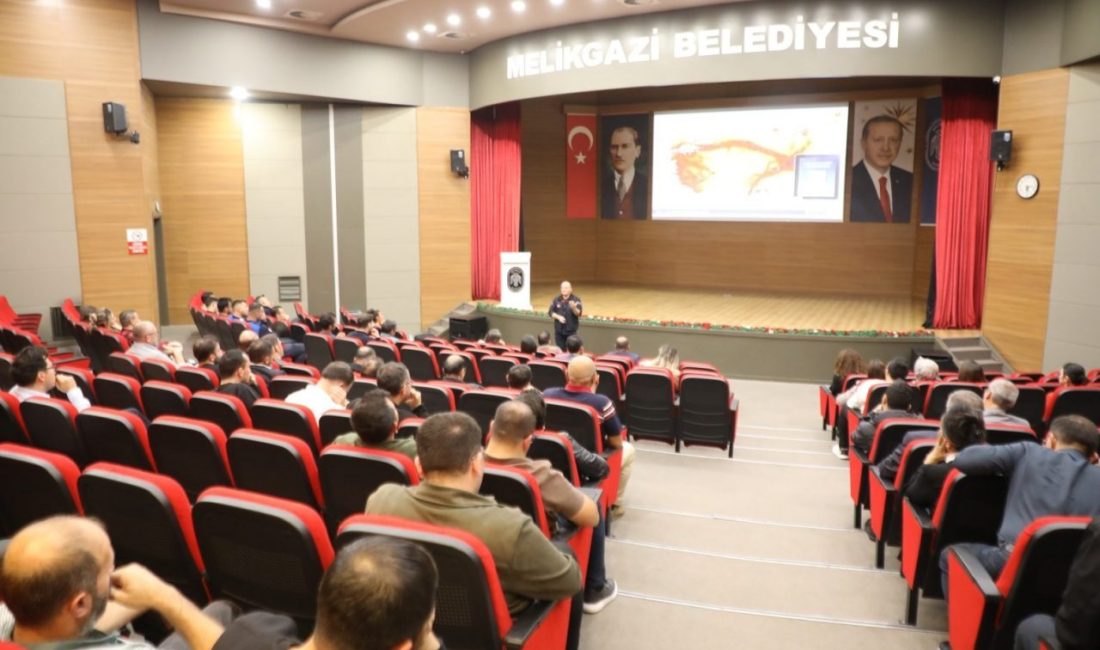 Hizmet içi eğitim programları ile personeline destek olan Melikgazi Belediyesi,