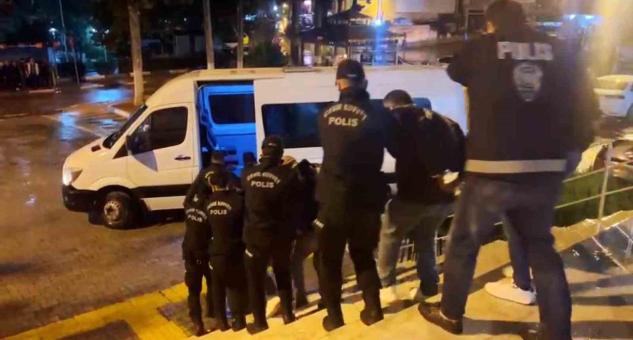 Mersin’in Gülnar ilçesinde gazino ve restoran olarak faaliyet gösteren 2