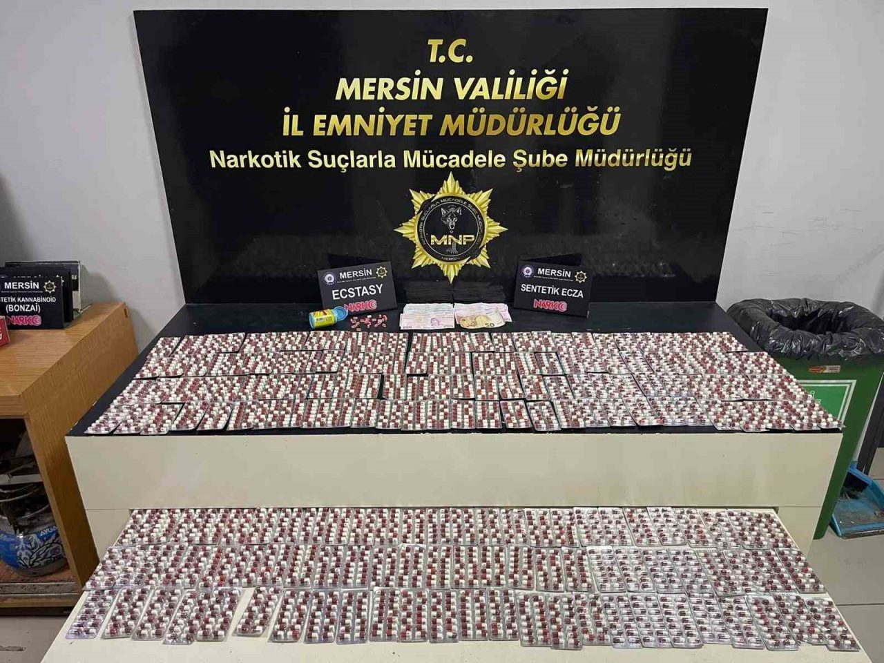 Mersin’de polisin yaptığı çalışmada yakalanıp adliyeye sevk edilen torbacı olarak