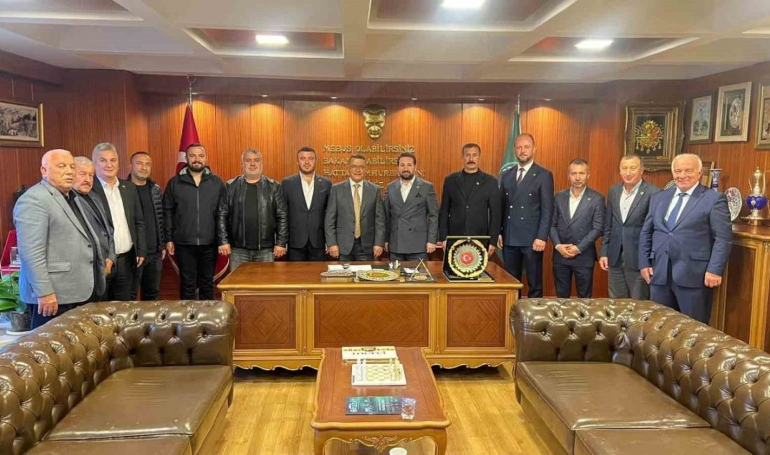 MHP Yenişehir İlçe Başkanı Samet Noyin, ilçe yönetim kurulu üyeleri