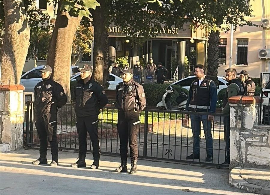 Muğla’nın Milas ilçesinde belediyeye yönelik sabah saatlerinde gerçekleştirilen operasyonda ekiplerin