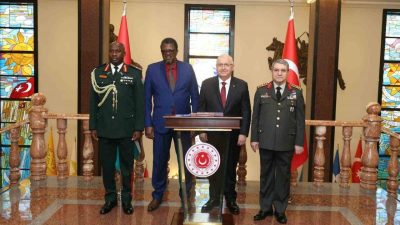 Millî Savunma Bakanı Yaşar Güler, resmî davetlisi olarak Ankara’ya gelen