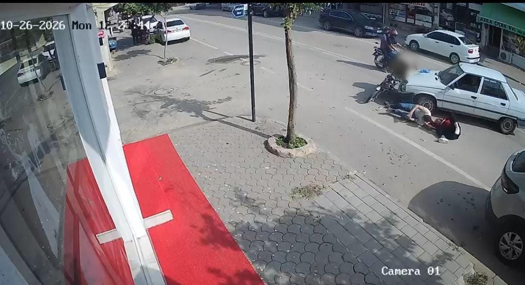 Adana’nın Kozan ilçesinde otomobil ile motosikletin çarpıştığı kazada motosiklet sürücüsü
