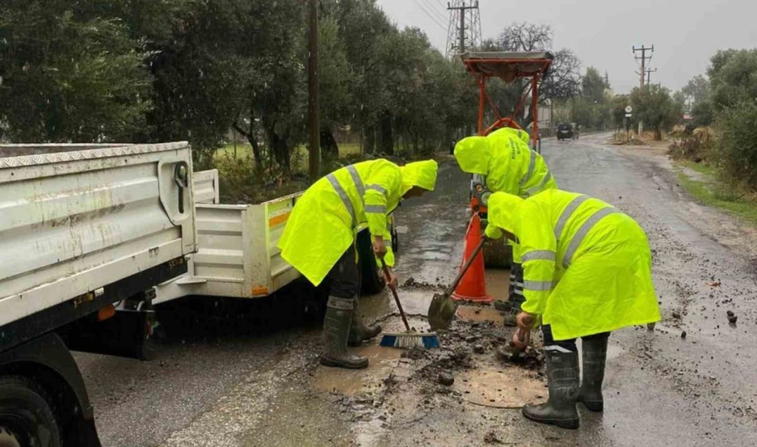Muğla Büyükşehir Belediyesi ve MUSKİ ekipleri, gece saatlerinden itibaren etkili