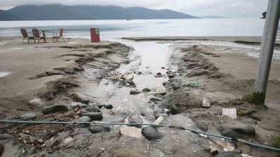 Muğla’da etkili olan şiddetli yağışlar, sahil bölgelerinde de hasara neden