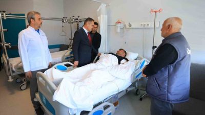 Muğla Valisi Dr. İdris Akbıyık, trafik kazası sonrası yaralanan ve