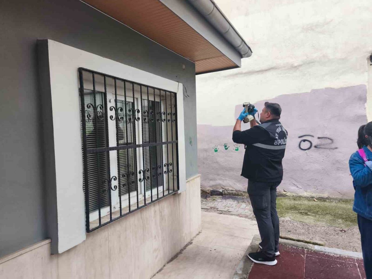 Denizli’nin Pamukkale ilçesinde 15 Mayıs Mahallesi Muhtarlığına ait kamera, kimliği