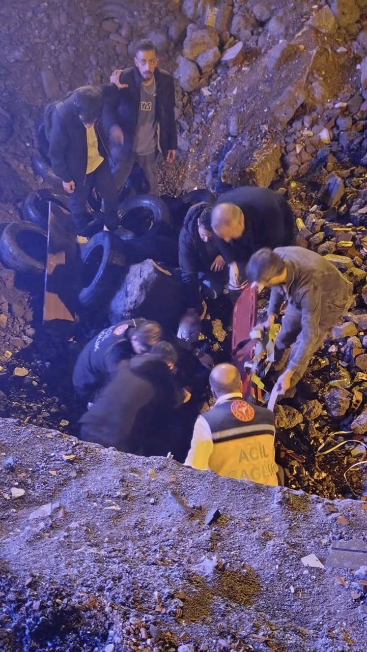 Muş’ta açık bırakılan kazı alanına düşen yaşlı adam, sağlık ekipleri