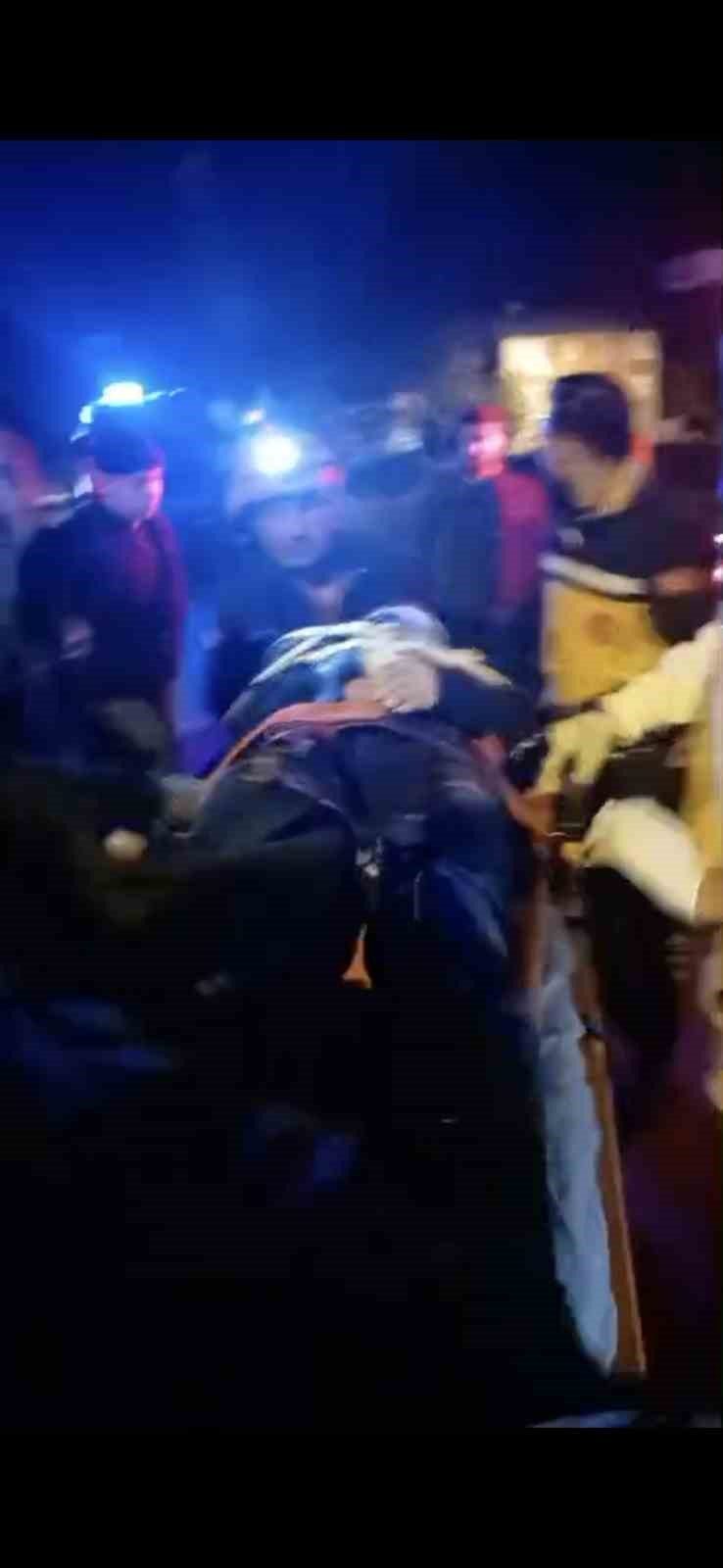 Muş’ta bir pikabın evin bahçe duvarına çarpması sonucu meydana gelen