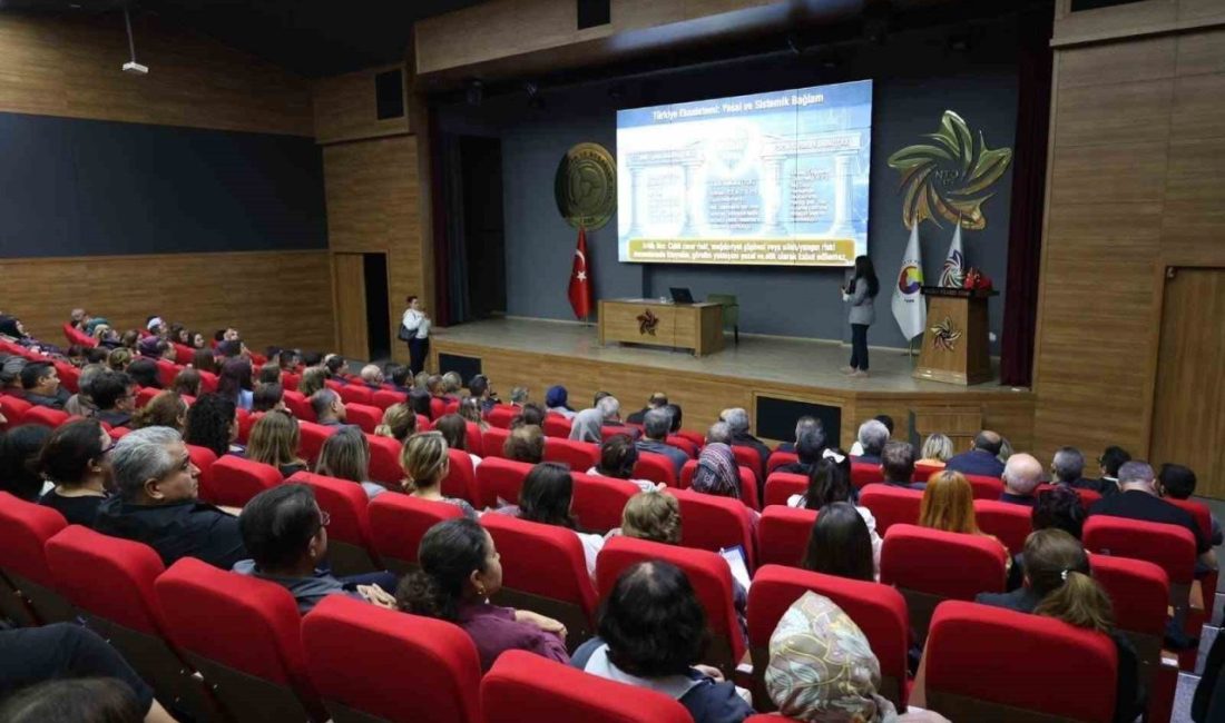 Aydın’ın Nazilli ilçesinde öğretmenler, okul idarecileri ve ilgili kurum personellerine
