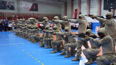 Nevşehir’de 29 Ekim Cumhuriyet Bayramı dolayısıyla bir araya gelen at