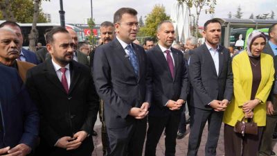 Niğde Belediyesi tarafından kente kazandırılan 20 yeni araç, düzenlenen törenle