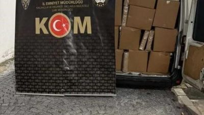 Niğde’de polis ekiplerince kaçakçılıkla mücadele kapsamında iki ayrı araçta yapılan