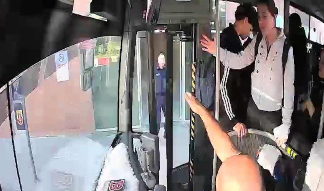 Niğde’de seyir halindeki halk otobüsünde fenalaşarak yere yığılan kız öğrenci,