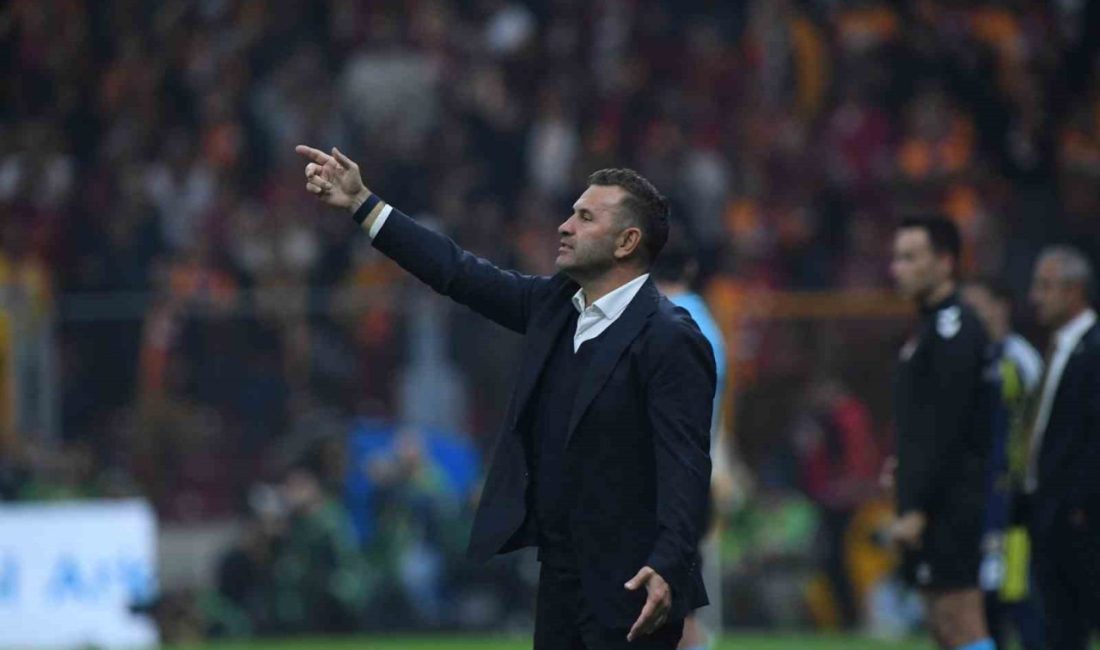 Galatasaray Teknik Direktörü Okan Buruk, Fenerbahçe Teknik Direktörü İsmail Kartal’a