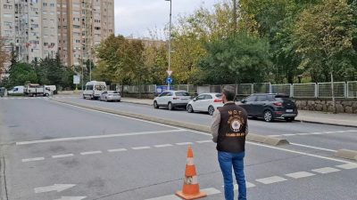 İstanbul Emniyet Müdürlüğü ekipleri, öğrencilerin huzur ve güven içinde eğitim