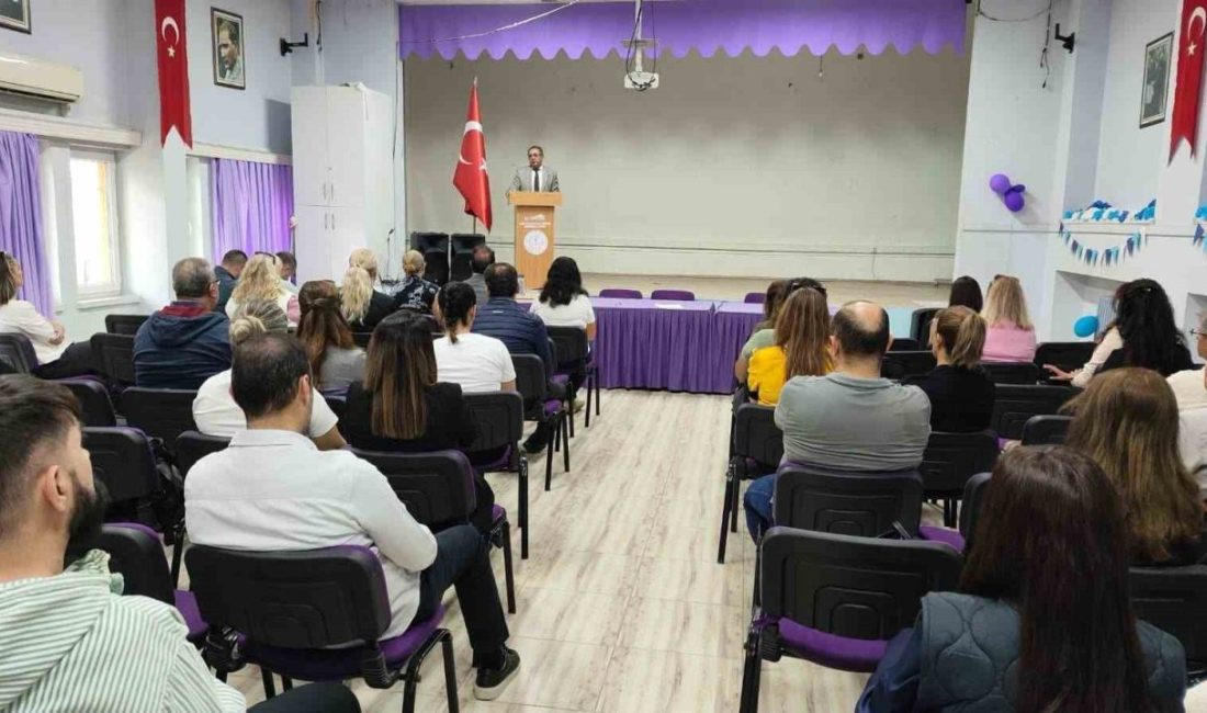 Aydın’ın Kuşadası ilçesinde, okullarda şiddetin önlenmesine yönelik yürütülen çalışmalar kapsamında