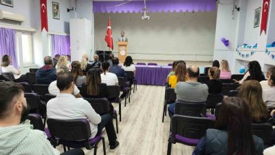 Aydın’ın Kuşadası ilçesinde, okullarda şiddetin önlenmesine yönelik yürütülen çalışmalar kapsamında