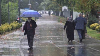 Ordu’da etkili olan sağanak yağış nedeniyle bazı noktalarda küçük çaplı