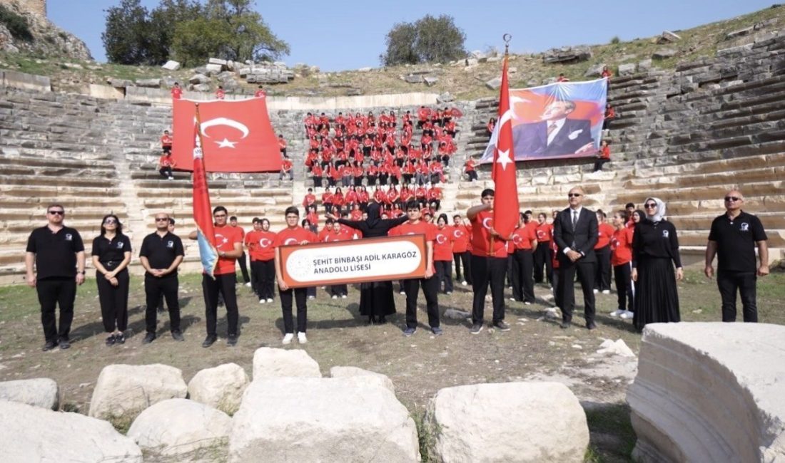 Osmaniye’de Şehit Binbaşı Adil Karagöz Anadolu Lisesi öğrencileri, Cumhuriyet’in kuruluşunun
