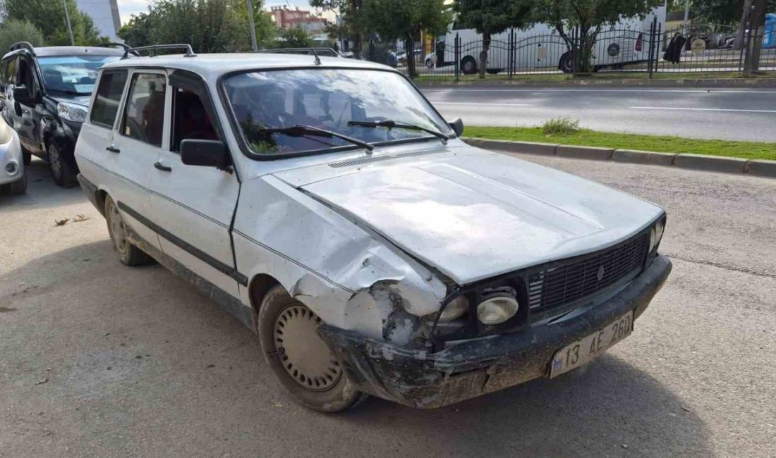 Adıyaman’da yaya geçidinden geçen elektrikli bisiklet ile otomobilin çarpması sonucu