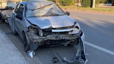Mersin’in Erdemli ilçesinde otomobilin çarptığı yaya ağır yaralanırken, otomobil park