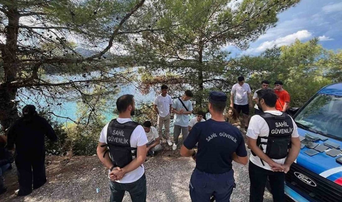 Muğla’nı Marmaris ilçesi Özgök koyunda Jandarma ve Sahil Güvenlik ekipleri