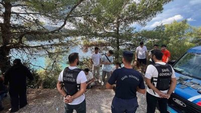 Muğla’nı Marmaris ilçesi Özgök koyunda Jandarma ve Sahil Güvenlik ekipleri