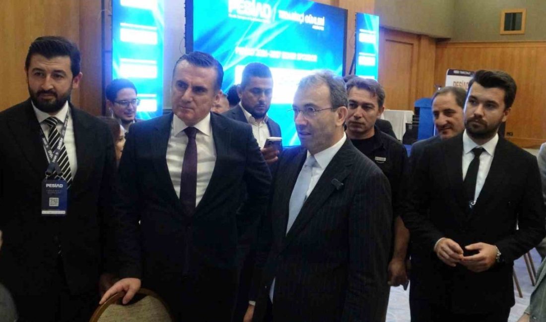 Ticaret Bakan Yardımcısı Mahmut Gürcan, Togg CEO’su Mehmet Gürcan Karakaş,