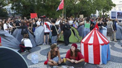 Portekiz’de artan konut fiyatları ve kiraları proteso etmek amacıyla Lizbon