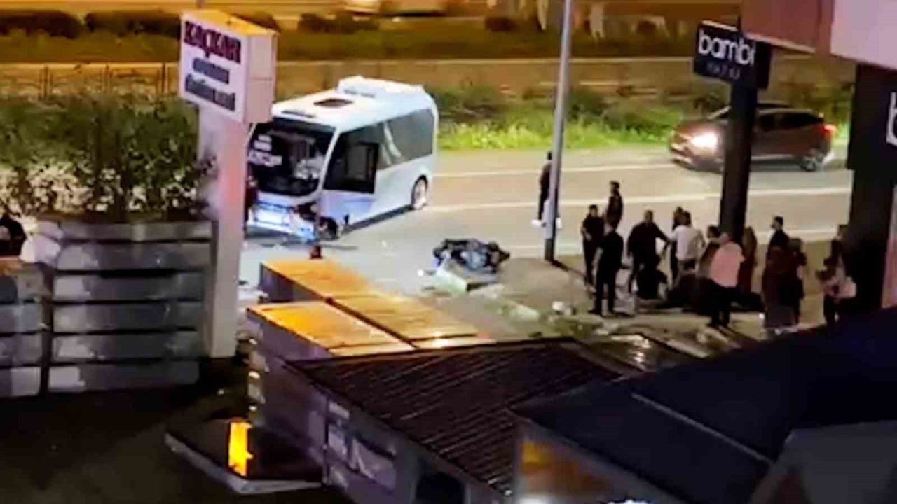Rize’de şehir içi yolcu minibüsü ile motosikletin çarpışması sonucu meydana