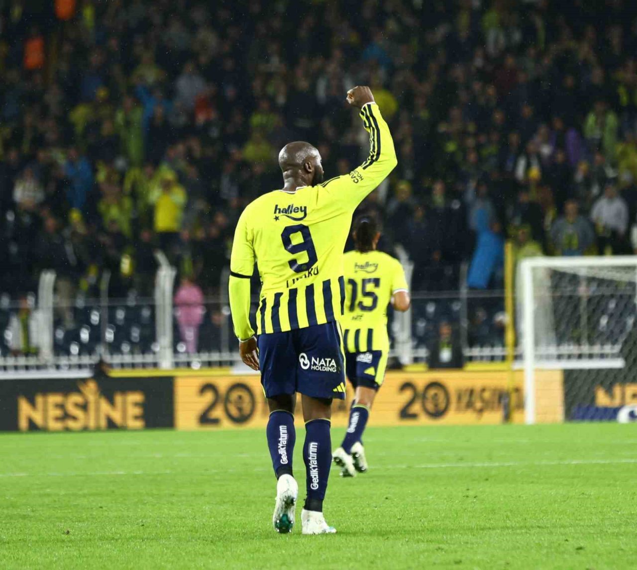 Fenerbahçe’nin Belçikalı forveti Romelu Lukaku, bu sezonki ilk golünü Alanyaspor’a