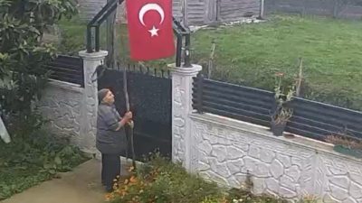 Sakarya’nın Karasu ilçesinde, 29 Ekim Cumhuriyet Bayramı sabahı yaşlı bir