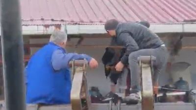 Sakarya’nın Kaynarca ilçesinde etkili olan sağanak yağış sonrası sokaklar adeta