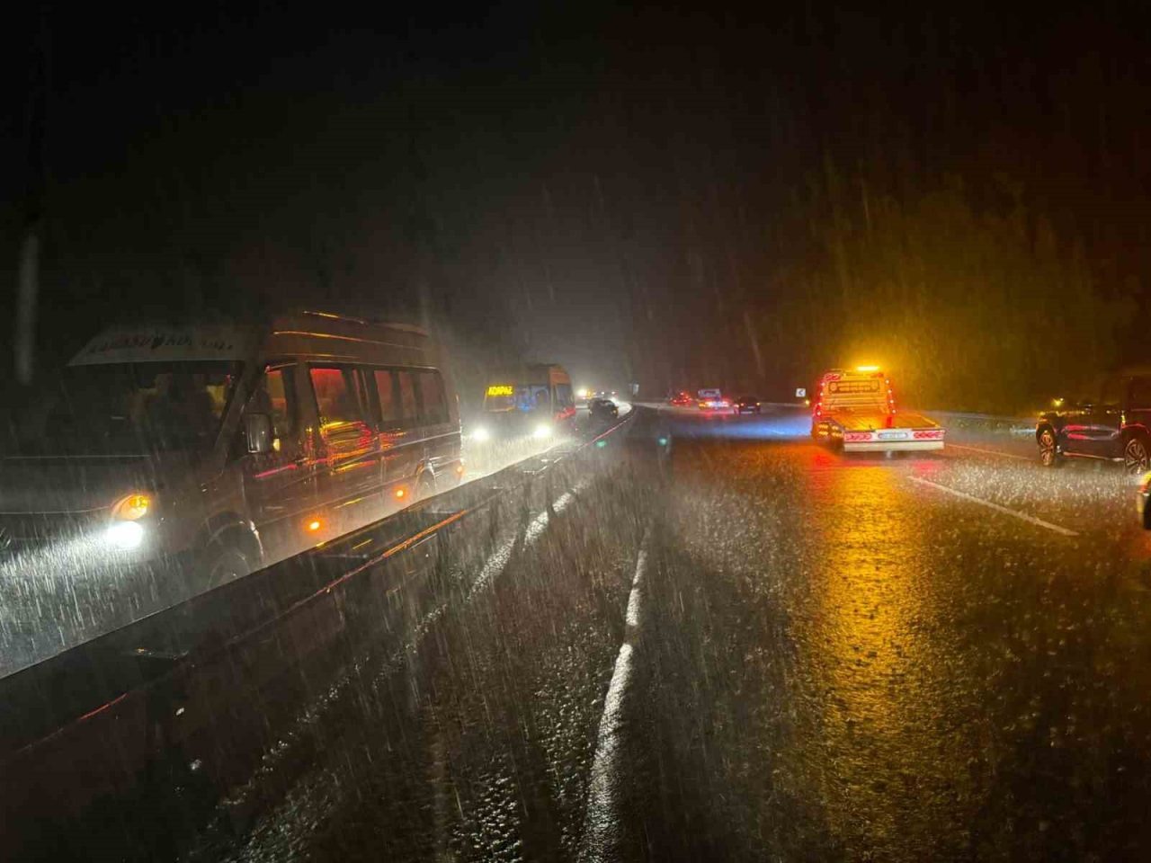 Meteoroloji Genel Müdürlüğü’nün turuncu kod verdiği Sakarya’da beklenen yağış kentin
