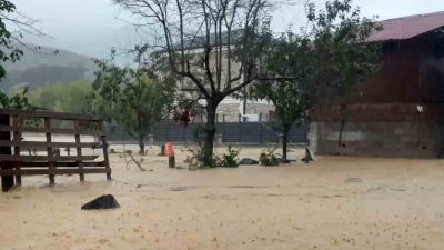 Sakarya genelinde hayatı felç eden kuvvetli sağanak yağış ve sel,
