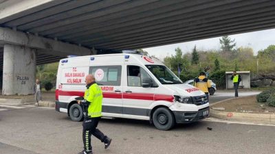 Samsun’da hasta bulunmayan ambulans ile içerisinde yolcuların bulunduğu minibüsün çarpıştığı