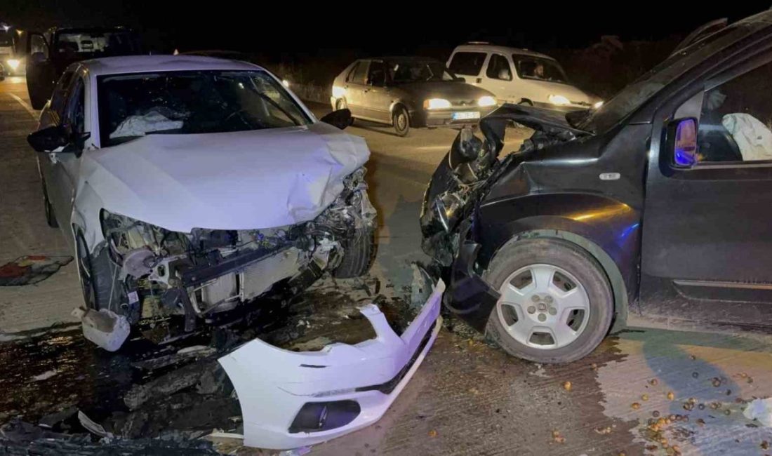 Samsun’un İlkadım ilçesinde otomobil ile hafif ticari aracın çarpıştığı kazada