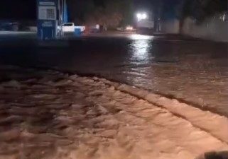 Şanlıurfa’da etkili olan sağanak yağmur su taşkınlarına yol açtı. Şanlıurfa’da