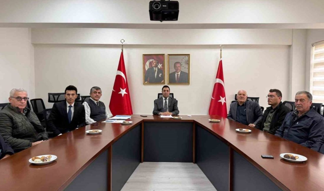 Şaphane Kaymakamı Davut Boztaş başkanlığında, birlik müdürü ve köy muhtarlarının