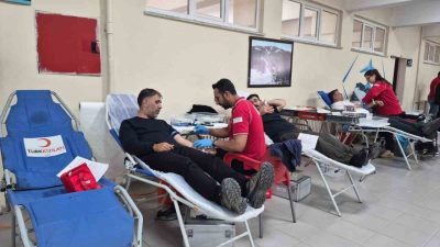 Sarıkamış Meslek Yüksekokulu ile Sarıkamış Turizm Fakültesi öğrencileri, Türk Kızılay